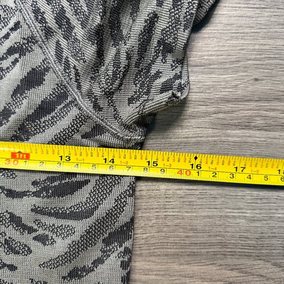 Lululemon Women's Swiftly Tech Short Sleeve Shirt 2.0 - Black/Grey - Picture 6 of 7